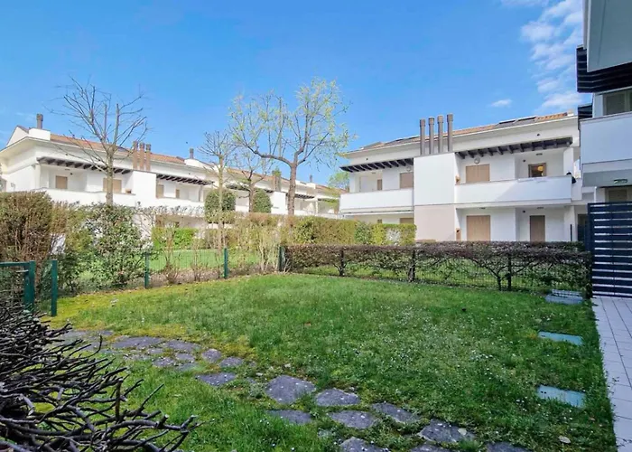 Apartment Modern Flat With Big Swimming Pool And Balcony *