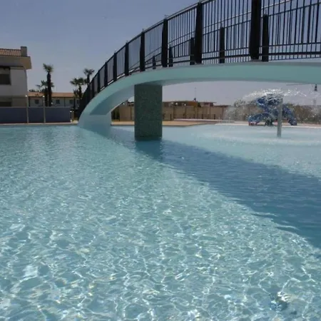 Modern Flat With Big Swimming Pool And Balcony ביביונה