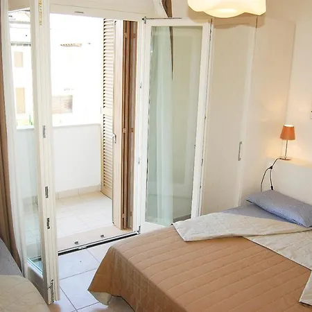 Apartment Modern Flat With Big Swimming Pool And Balcony