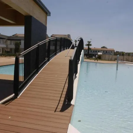 Modern Flat With Big Swimming Pool And Balcony *