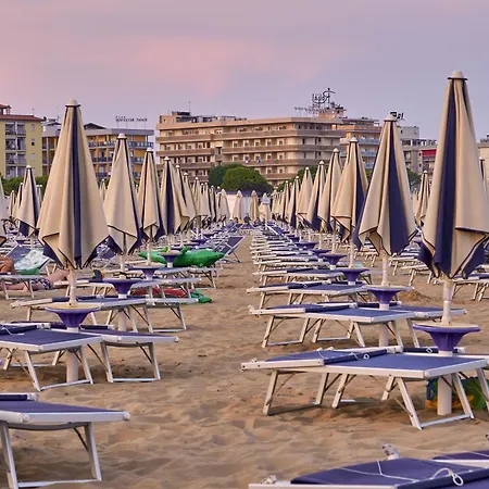 Modern Flat With Big Swimming Pool And Balcony Bibione