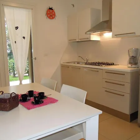 Modern Flat With Big Swimming Pool And Balcony דירה *