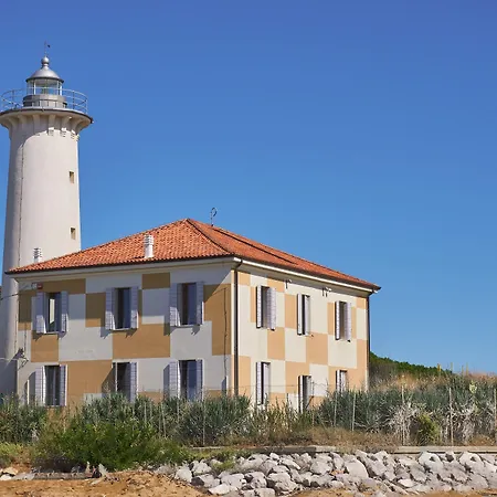 Modern Flat With Big Swimming Pool And Balcony *