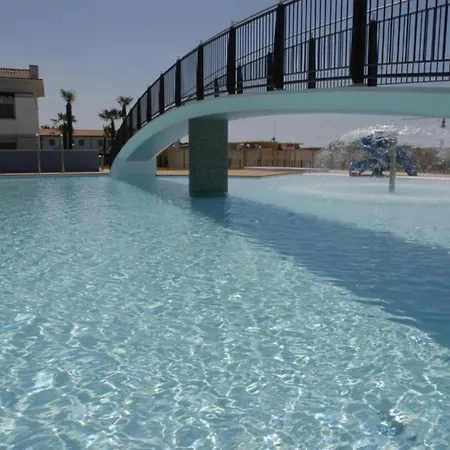 Апартаменти Modern Flat With Big Swimming Pool And Parking *