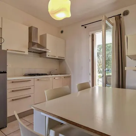 Modern Flat With Big Swimming Pool And Parking * Бібіоне