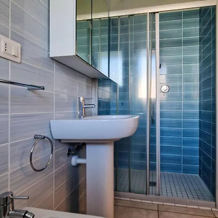 Modern Flat With Big Swimming Pool And Parking Апартаменти Бібіоне