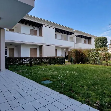 Modern Flat With Big Swimming Pool And Parking Апартаменти Бібіоне