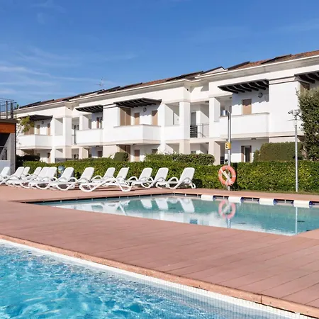 Modern Flat With Big Swimming Pool And Parking *