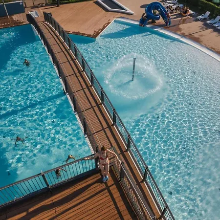 Modern Flat With Big Swimming Pool And Parking Бібіоне