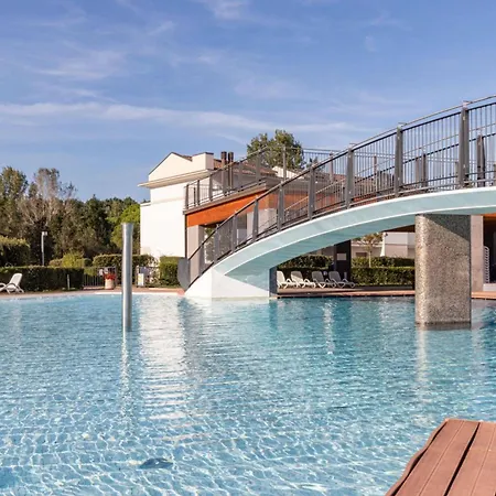 Modern Flat With Big Swimming Pool And Balcony * Μπιμπιόνε