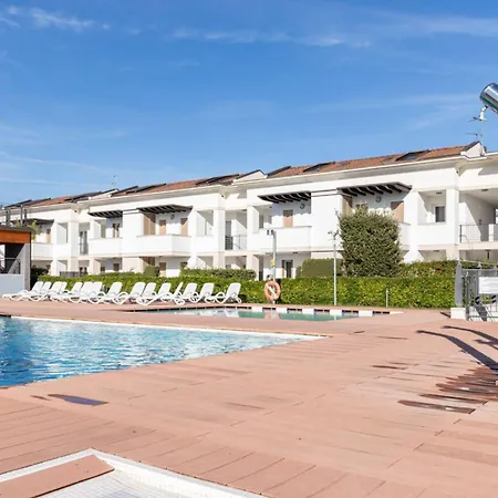 Modern Flat With Big Swimming Pool And Parking