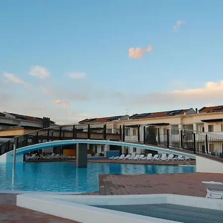 Modern Flat With Big Swimming Pool And Parking Апартаменти Бібіоне