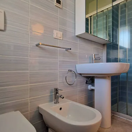 Апартаменти Modern Flat With Big Swimming Pool And Parking *