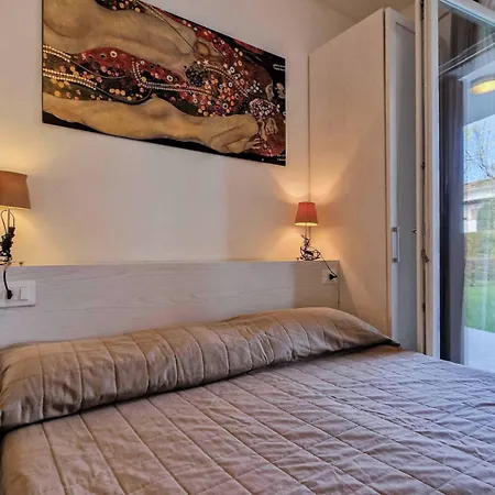 Modern Flat With Big Swimming Pool And Parking Апартаменти *