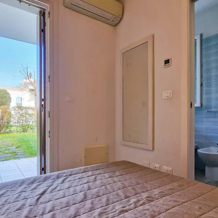 Modern Flat With Big Swimming Pool And Parking