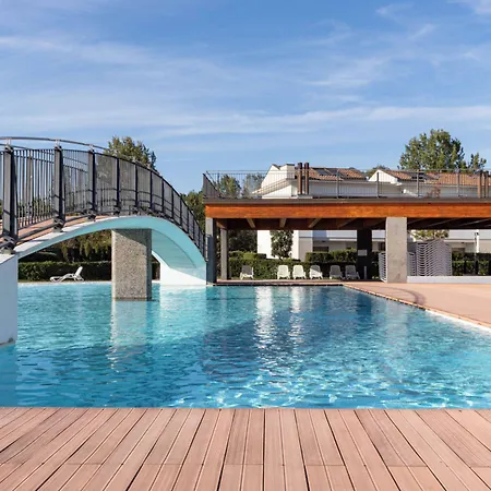 Modern Flat With Big Swimming Pool And Parking