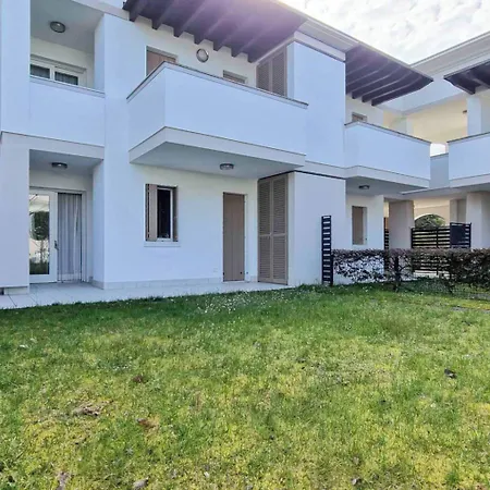 Modern Flat With Big Swimming Pool And Parking *
