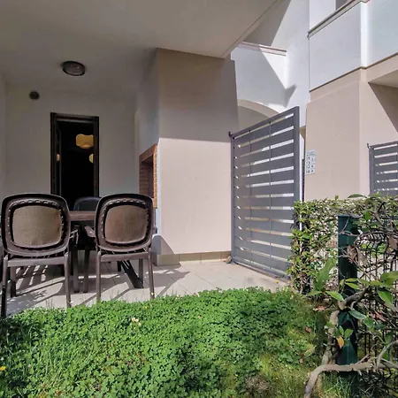 Modern Flat With Big Swimming Pool And Parking * Бібіоне