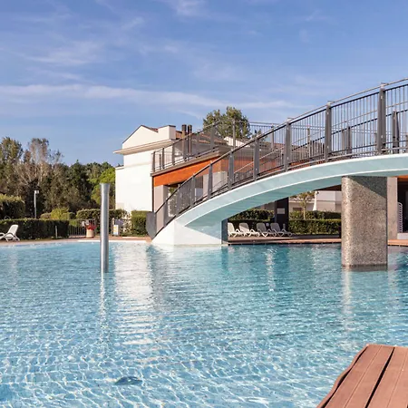 Modern Flat With Big Swimming Pool And Parking Апартаменти *
