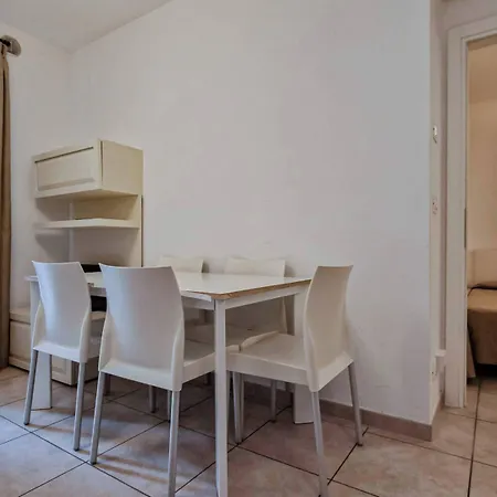 Modern Flat With Big Swimming Pool And Parking *