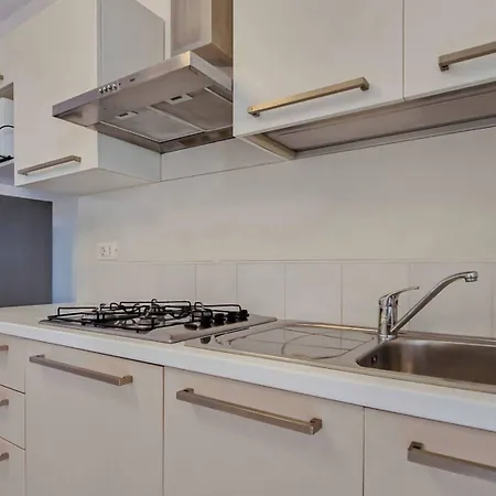 Modern Flat With Big Swimming Pool And Parking Апартаменти Бібіоне