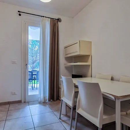 Modern Flat With Big Swimming Pool And Parking Апартаменти Бібіоне
