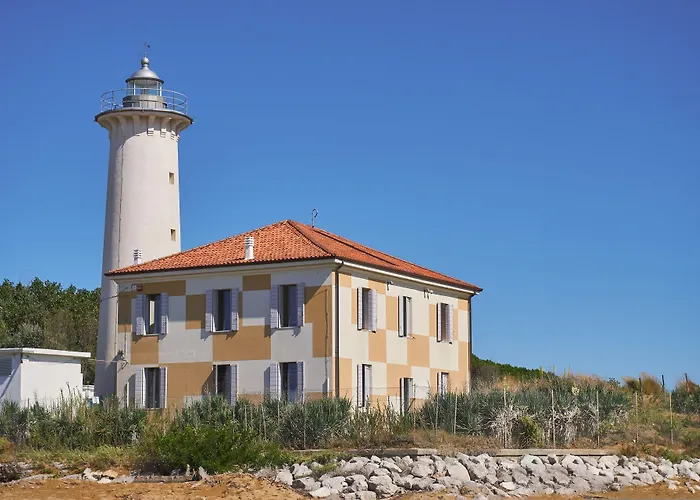 Modern Flat With Big Swimming Pool And Balcony *