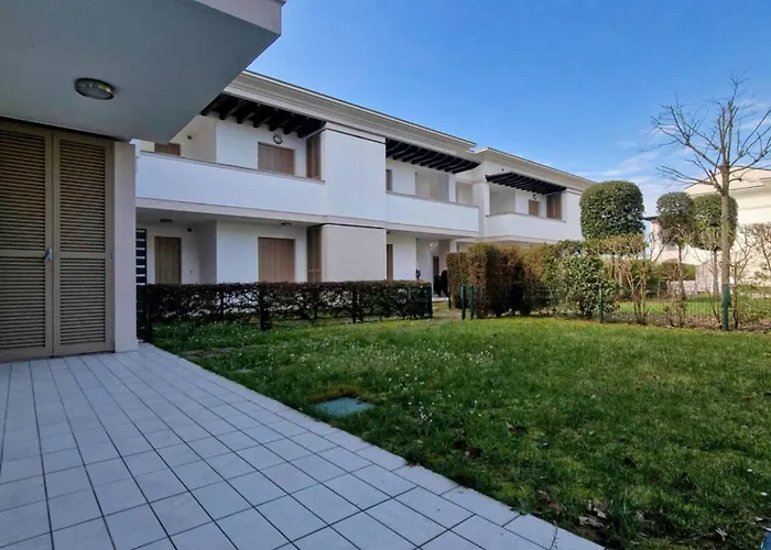 Modern Flat With Big Swimming Pool And Balcony Daire Bibione