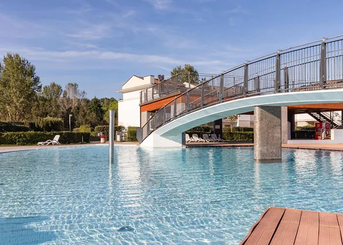 Modern Flat With Big Swimming Pool And Balcony * Μπιμπιόνε